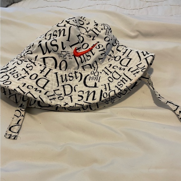 Nike baby bucket hat bundle - Picture 2 of 6